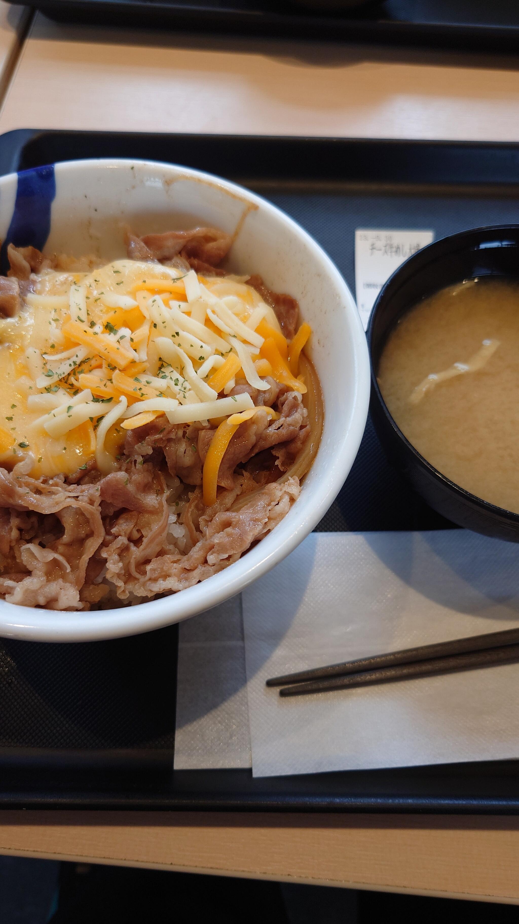 松屋フーズ｜牛めし（牛丼）、カレー、定食、その他丼物でおなじみの松屋をはじめ、とんかつ業態、鮨業態、ラーメン業態、カフェ業態を運営