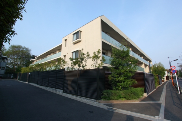 House in Mitaka by Hidetaka